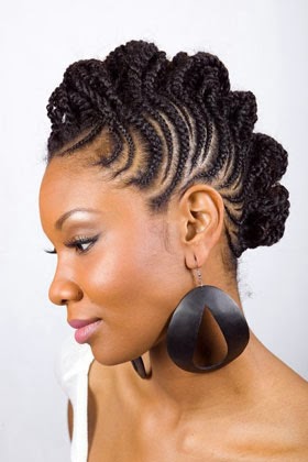 Moicano-com-raiz-trancada-para-cabelos-afros